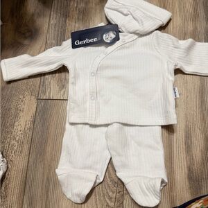 Gerber White Baby One-Piece Two-Piece Set with Hat